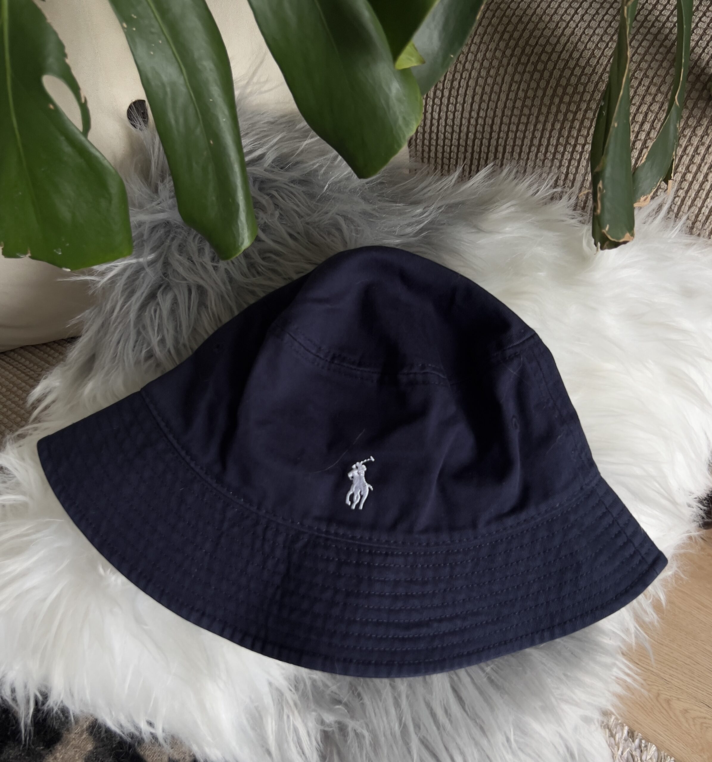 1990’s Retro Royal Navy Blu Polo Bucket Hat (White Logo)